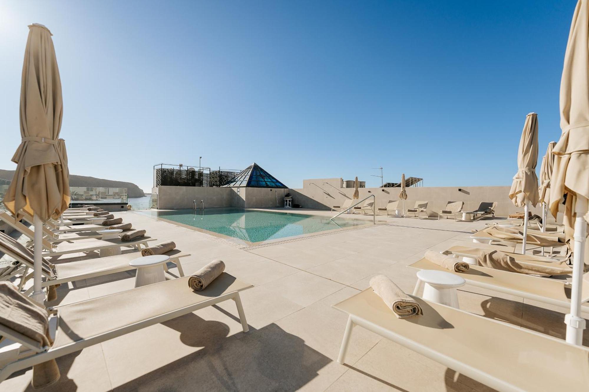 Reveron Plaza Отель 4*